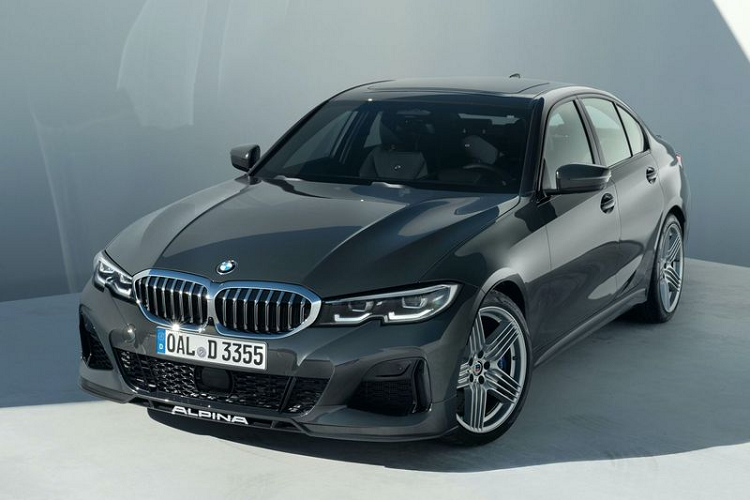 Giá xe Alpina D3 S Sedan 2021 đã có sẵn tại Đức và bán ra từ 70.500 Euro (~ 1,79 tỷ đồng) cho bản Sedan, còn bản Touring giá từ 71.900 Euro (~ 1,82 tỷ đồng), các mức giá đều đã bao gồm thuế VAT 19%. Việc giao hàng sẽ bắt đầu vào tháng 11 năm nay.