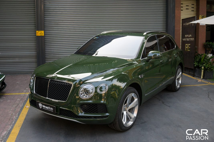 Tại thị trường Việt Nam, số lượng những chiếc Bentley Bentayga tại Việt Nam đang ngày một nhiều hơn, vì vậy mà không ít chủ nhân của mẫu SUV siêu sang này luôn tìm đến những cách thức để biến chiếc Bentayga của mình trở nên độc đáo hơn so với phần còn lại.