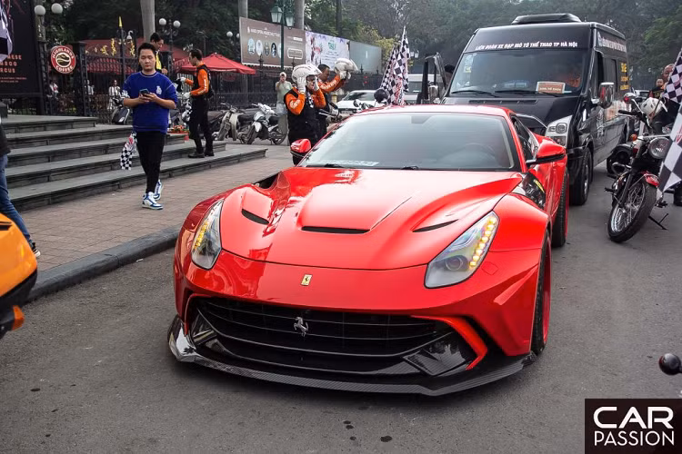 Sự ra đời của siêu xe Ferrari F12 Berlinetta nhằm hướng đến việc thay thế mẫu xe với động cơ đặt trước mạnh mẽ Ferrari 599 GTO. Kể từ khi được ra mắt chính thức vào sự kiện triển lãm xe hơi quốc tế Geneva Motorshow vào năm 2012, F12 Berlinetta được sản xuất và bán ra trong khoảng 5 năm trước khi được thay thế bởi Ferrari 812 Superfast.
