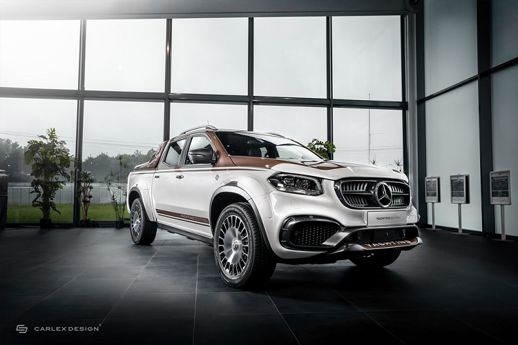 Hãng độ Carlex Design vừa cho ra mắt bản độ dành riêng cho mẫu bán tải Mercedes-Benz X-Class với nhiều thay đổi từ ngoại thất đến nội thất. Nhìn từ bên ngoài, chiếc X-Class được phủ lên lớp sơn 2 tone màu trắng/nâu. Một loạt điểm nhấn chạy dọc thân xe cho biết đây là mẫu X-Class Yatching Edition.