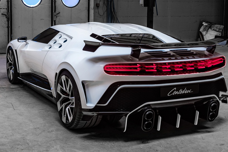 Chỉ có tổng cộng 10 chiếc Bugatti Centodieci hàng hiếm được sản xuất trên toàn thế giới, giá bán khoảng 10,1 triệu USD (khoảng hơn 200 tỷ đồng). Siêu xe mới thậm chí còn hiếm hơn Divo, nhưng chưa thể so với siêu phẩm La Voiture Noire.