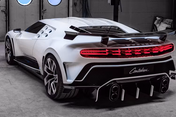 Chỉ có tổng cộng 10 chiếc Bugatti Centodieci hàng hiếm được sản xuất trên toàn thế giới, giá bán khoảng 10,1 triệu USD (khoảng hơn 200 tỷ đồng). Siêu xe mới thậm chí còn hiếm hơn Divo, nhưng chưa thể so với siêu phẩm La Voiture Noire.