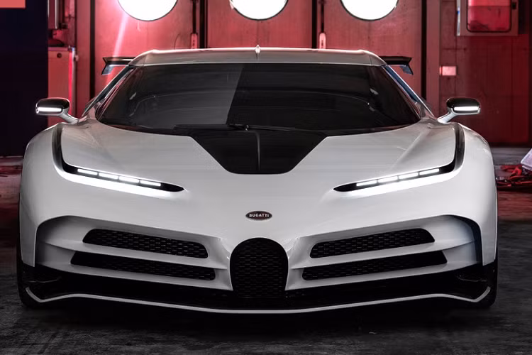 Bugatti Centodieci của Ronaldo trong tiếng Italy có nghĩa là 110. Mẫu hypercar lần đầu tiên ra mắt vào tháng 8 năm ngoái, nhân dịp kỷ niệm 110 năm thành lập thương hiệu và tôn vinh mẫu xe huyền thoại Bugatti EB110.