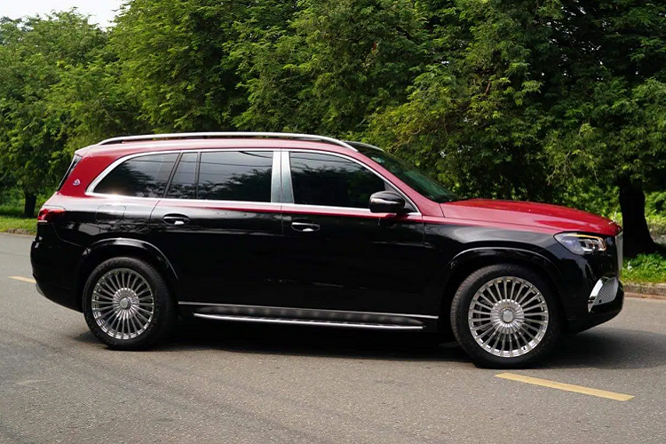 Trong khi đó, mẫu Mercedes-Maybach GLS 600 từng được các đại lý tư chào giá khoảng 18 tỷ đồng. Như vậy, với gói độ này thì chủ nhân của chiếc xe sẽ dễ dàng tiết kiệm tới hơn 11 tỷ đồng so với việc mua xe "xịn" mà vẫn đảm bảo được đầy đủ các trang thiết bị, sự sang trọng không quá chênh lệch.