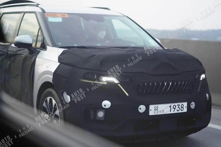 Ở thế hệ cũ, Kia Sedona có 4 cấu hình ghế là 7 chỗ, 8 chỗ, 9 chỗ và 11 chỗ. Nếu tin đồn là đúng thì bước sang thế hệ mới, Kia Sedona sẽ có thêm lựa chọn cho khách hàng, nhất là với những người kinh doanh, muốn sở hữu MPV cao cấp hơn.