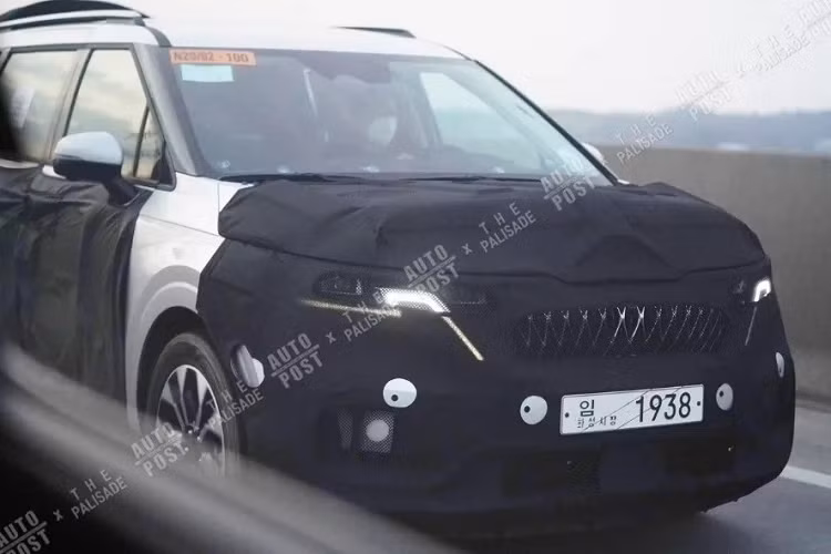 Ở thế hệ cũ, Kia Sedona có 4 cấu hình ghế là 7 chỗ, 8 chỗ, 9 chỗ và 11 chỗ. Nếu tin đồn là đúng thì bước sang thế hệ mới, Kia Sedona sẽ có thêm lựa chọn cho khách hàng, nhất là với những người kinh doanh, muốn sở hữu MPV cao cấp hơn.