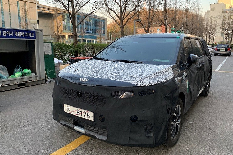Việc hãng Kia đang phát triển thế hệ mới của mẫu MPV Sedona hiện đã không còn là bí mật trong làng ôtô thế giới. Trong thời gian qua, những tin đồn liên quan đến Kia Sedona 2021 mới đã liên tục xuất hiện trên mạng. Mới nhất trong số đó là thông tin cho rằng Kia Sedona 2021 sẽ có cả phiên bản 4 chỗ "sang chảnh" nhằm cạnh tranh với Lexus LM.