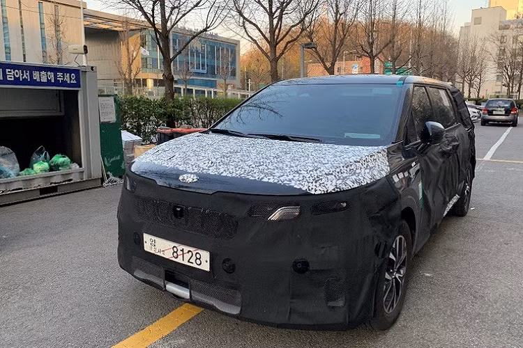 Việc hãng Kia đang phát triển thế hệ mới của mẫu MPV Sedona hiện đã không còn là bí mật trong làng ôtô thế giới. Trong thời gian qua, những tin đồn liên quan đến Kia Sedona 2021 mới đã liên tục xuất hiện trên mạng. Mới nhất trong số đó là thông tin cho rằng Kia Sedona 2021 sẽ có cả phiên bản 4 chỗ "sang chảnh" nhằm cạnh tranh với Lexus LM.
