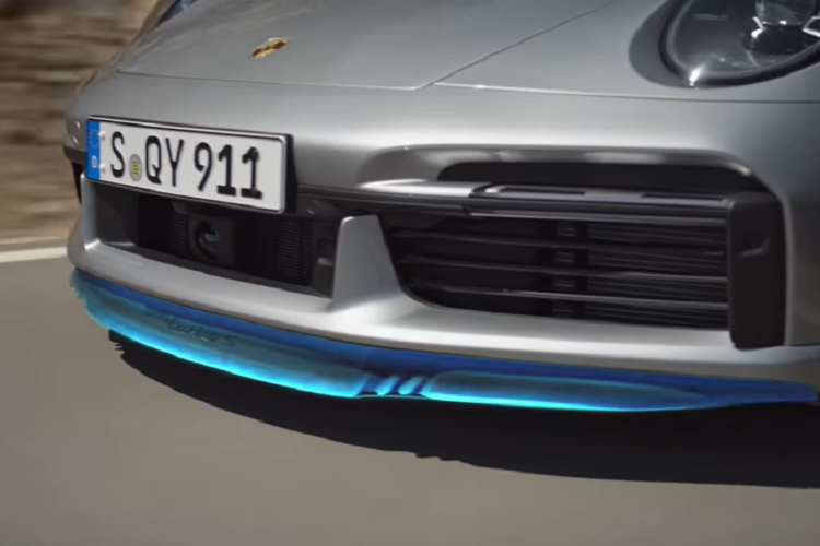 Trên 911 Turbo S thế hệ mới, hệ thống này đã được cải tiến với một thiết lập bổ sung hoạt động ở chế độ Wet của xe. Ở thiết lập này, hệ thống sẽ điều chỉnh để tối ưu khí động học ở phía sau và trục sau của xe, tạo nên sự cân bằng cần thiết khi hoạt động ở điều kiện đường trơn trượt.