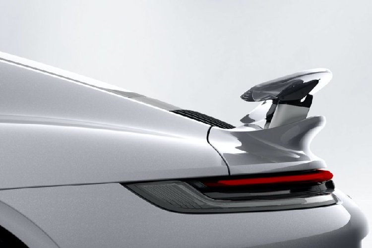 Chi tiết mới nhất của hệ thống này là nắp chủ động của lưới tản nhiệt ở đầu xe. Hệ thống các nắp che này hoạt động chủ động khi người lái chuyển chế độ lái, kết hợp cùng hai chi tiết cánh gió sau và líp cản trước. Chi tiết này sẽ giúp tạo ra luồng không khí qua xe ở các chế độ của hệ thống PAA gồm Eco, Speed và Performance. Nó cũng sẽ được điều chỉnh liên tục để giảm lực kéo, từ đó cải thiện khả năng tiêu hao nhiên liệu của xe.