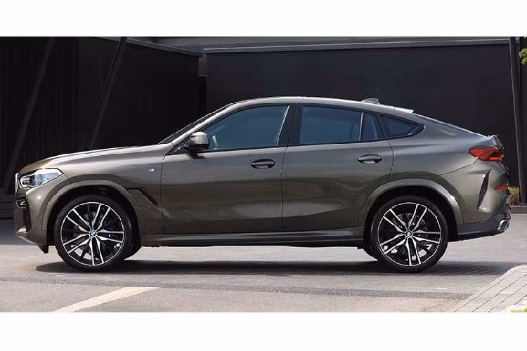 Cuối cùng là gói tính năng hỗ trợ người lái Driving Assistant Professional, gồm có cảnh báo chệch làn đường, cảnh báo chuyển làn đường, cảnh báo phương tiện cắt ngang khi lùi, ngăn va chạm phía sau và thông tin giới hạn tốc độ. Khi có mặt trên thị trường, BMW X6 sẽ cạnh tranh với những đối thủ như Mercedes-Benz GLE Coupe, Audi Q8 và Porsche Cayenne Coupe.