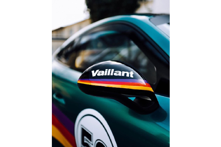 Những biến thể Porsche mang tên “Clubsport” trong tên gọi đều là phiên bản xe được tối ưu dành riêng cho việc chạy trong các trường đua và không đủ tiêu chuẩn để vận hành hợp pháp ngoài đường phố. Hơn nữa, những chiếc xe này được tạo ra để đua trong những sự kiện “Clubsport Event” do Porsche tổ chức.