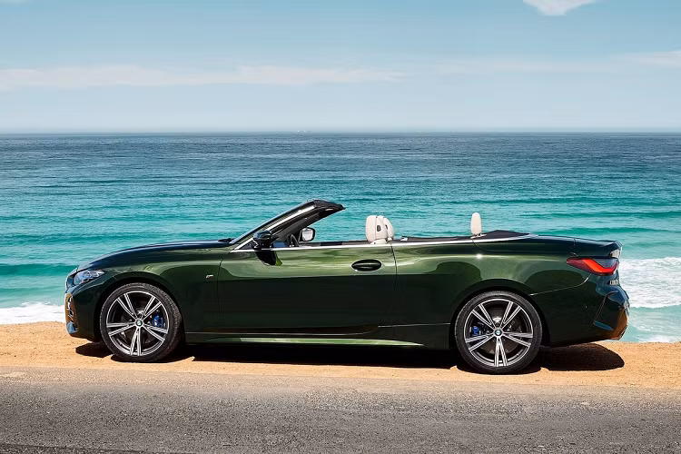 Bên cạnh đó, kiểu dáng của 4-Series cũng được thay đổi. Chiếc xe trở nên thể thao, hầm hố hơn đời cũ. Tính khí động học cũng được chú trọng khi 4-Series 2021 có chỉ số cản không khí ở mức 0,25.