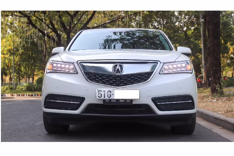  Xe sang Acura MDX là dòng xe khá quen thuộc với nhiều người, cách đây hơn 10 năm, trong giai đoạn từ năm 2007 – 2011 là thời hoàng kim tại Việt Nam của MDX khi nó rất được ưa chuộng. Tại thời điểm đó, người tiêu dùng trong nước có ít sự lựa chọn SUV 7 chỗ hạng sang, khi giá bán của của các mẫu SUV Đức như BMW X5, Audi Q7, Mercedes ML khá đắt đỏ với chi phí nuôi cao khiến mẫu xe Nhật như Acura MDX lên ngôi.