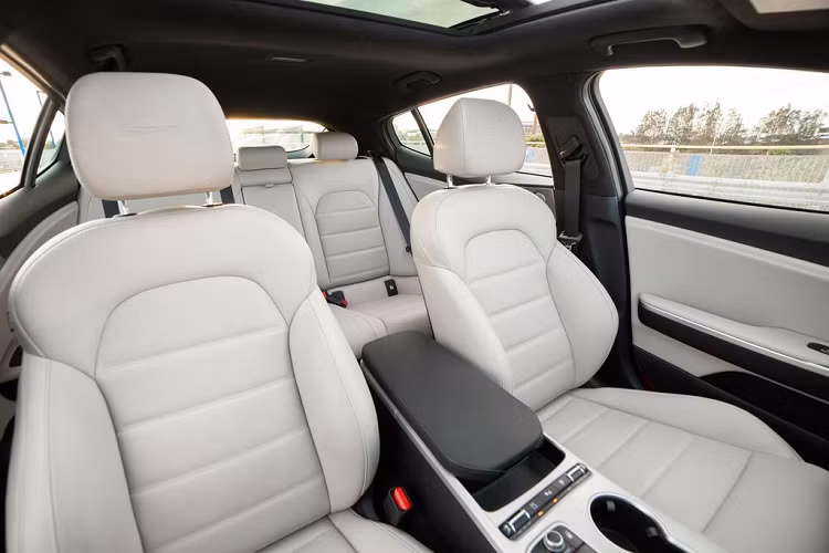 Ngoài ra, model này còn được trang bị hệ ống xả bi-modal tiêu chuẩn từ thương hiệu ôtô Hàn Quốc, được phát triển dành riêng cho thị trường Úc, biến chiếc sedan thể thao trở nên cực kỳ thú vị khi cầm lái.