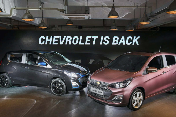 Tại Việt Nam, mẫu xe Chevrolet Spark đã bị khai tử khỏi danh mục xe của hãng sau khi Vinfast tiếp quản tiếp quản hệ thống đại lý Chevrolet trên toàn quốc và nhà máy GM tại hà Nội năm 2018. Hiện tại Chevrolet Spark 2018 mới có giá dao động từ 260 triệu trên thị trường xe cũ.