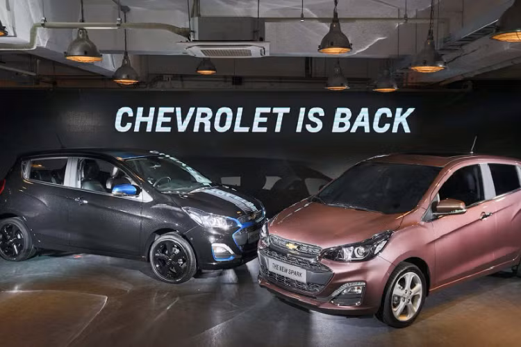 Tại Việt Nam, mẫu xe Chevrolet Spark đã bị khai tử khỏi danh mục xe của hãng sau khi Vinfast tiếp quản tiếp quản hệ thống đại lý Chevrolet trên toàn quốc và nhà máy GM tại hà Nội năm 2018. Hiện tại Chevrolet Spark 2018 mới có giá dao động từ 260 triệu trên thị trường xe cũ.