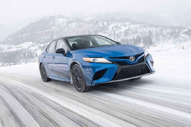 Việc sử dụng một chiếc sedan tầm trung với hệ dẫn động 4 bánh dường như không được ưu tiên cho lắm khi người lái có thể trang bị lốp xe tuyết chuyên dụng trên chiếc sedan dẫn động cầu trước. Cũng tương tự như hệ dẫn động 4 bánh, một chiếc sedan với lốp xe tuyết chuyên dụng mang đến khả năng tăng tốc đầy ấn tượng và lực kéo mạnh mẽ trên các cung đường tuyết.