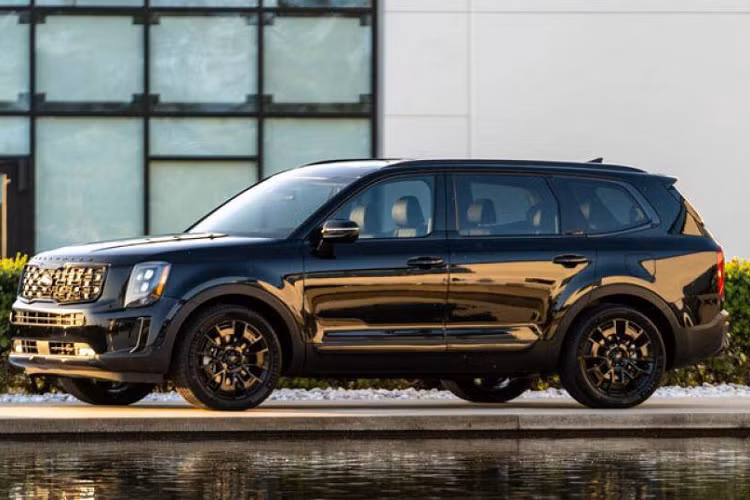 Kia Telluride 2021 (giá khởi điểm: 31.990 USD, số chỗ ngồi tối đa: 8)