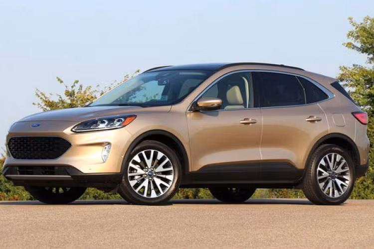 Ford Escape 2020 (giá khởi điểm: 24.885 USD, số chỗ ngồi tối đa: 5)