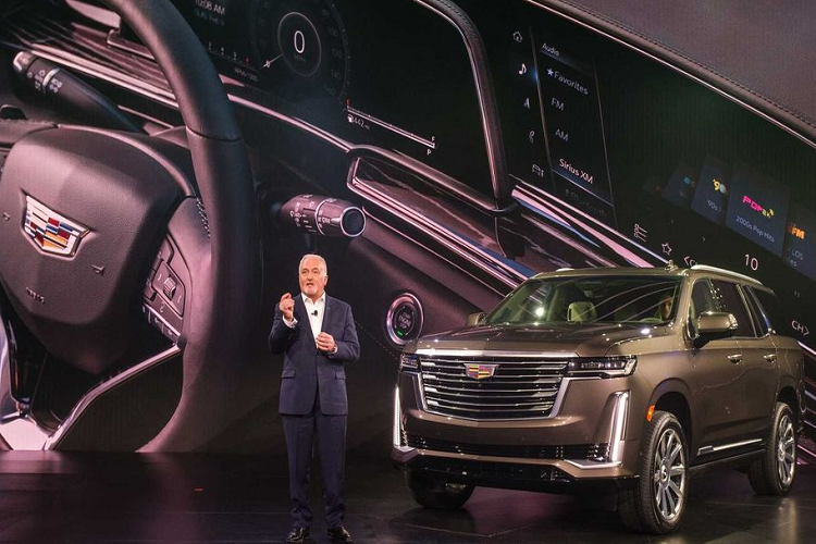 Tiếp theo, với 85.695 USD (khoảng hơn 2 tỷ đồng), bạn sẽ có thêm lựa chọn với phiên bản Cadillac Escalade 2021 mới bản Premium Luxury với gói trang bị Hiệu năng, bao gồm một loạt các trang bị như hệ thống kiểm soát Magnetic Ride Control, vi sai chống trượt điện tử, và gói Trailering Integration. Gói trang bị này sẽ bao gồm bộ điều khiển phanh, các hệ thống hỗ trợ và một camera.