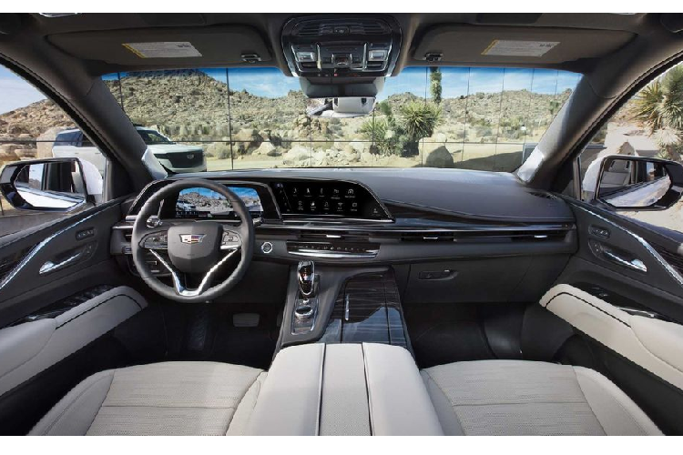 Về động cơ, hãng xe sang Cadillac của Mỹ mang tới 2 lựa chọn trên Escalade 2021 bao gồm khối máy xăng V8 6.2 lít tiêu chuẩn với 420 mã và 623 Nm; song song với động cơ dầu 3.0 lít Turbodiesel với công suất 277 mã và 620 Nm.