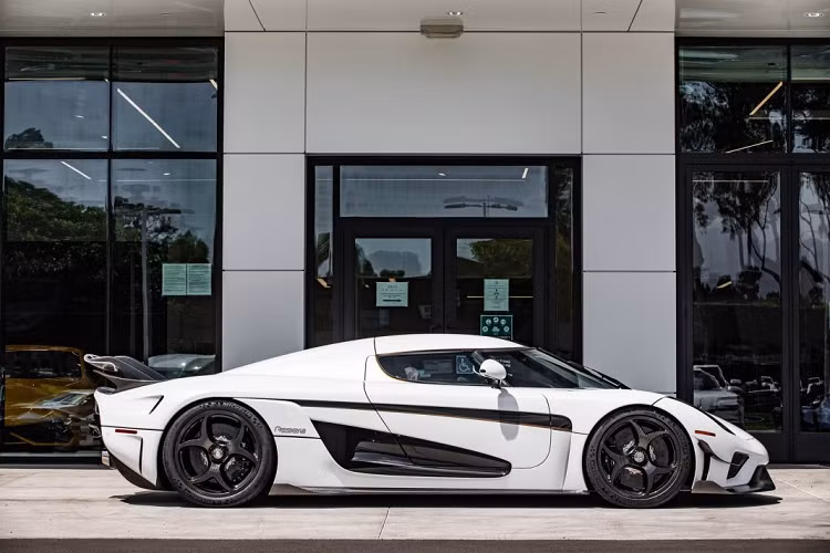 Sử dụng động cơ V8 twin-charge , dung tích 4,7 lít, CCX có công suất ở mức từ 800 mã lực đến hơn 1.000 mã lực tùy vào loại nhiên liệu mà xe được cung cấp. Sức mạnh được truyền đến bánh sau thông qua hộp số ly hợp kép 7 cấp và chiếc xe có thể chạy với tốc độ tối đa gần 400 km/h. 