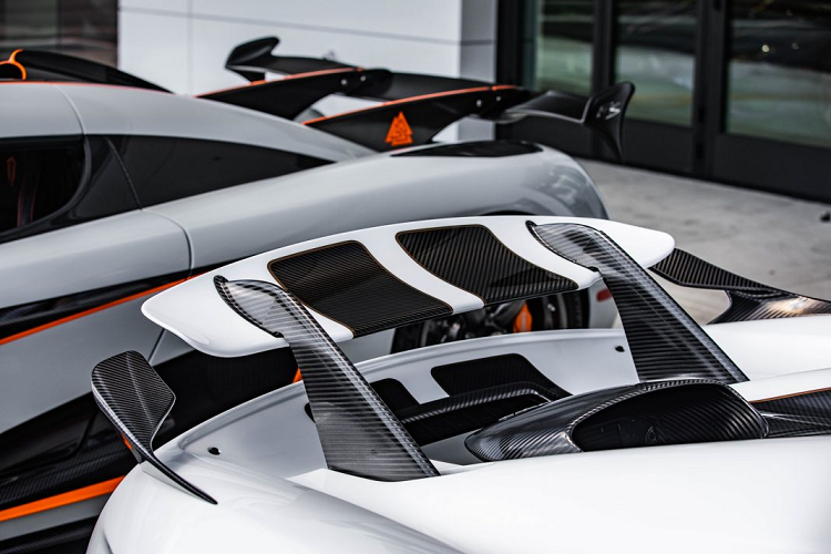 Chiếc Koenigsegg Agera RS của Jeffrey có tên Valhall, sở hữu màu sơn ngoại thất xám với tên gọi Battleship Grey, liên tưởng đến những màu sơn xám của những chiếc chiến hạm. Ngoại thất được tô điểm bằng các chi tiết màu cam cùng những đường sợi carbon ở khắp thân xe. Chiếc Koenigsegg CCX cũng không kém phần ấn tượng so với đàn em của mình khi là một trong số ít những chiếc CCX được nâng cấp lên gói Ghost Package bao gồm các chi tiết khí động học ở ngoại thất của xe. 