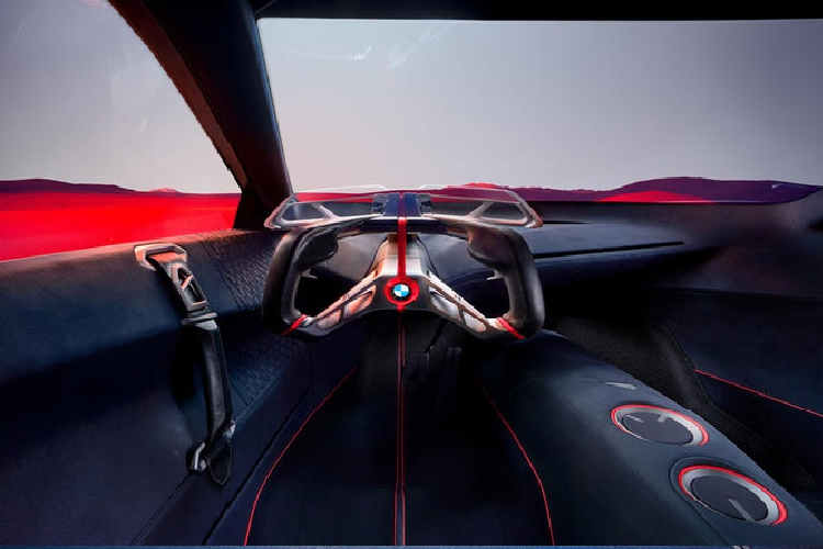 Khối pin sẽ mạnh hơn và có phạm vi hoạt động vào khoảng 96 km. Tương phản với điều này, hệ thống trên i8 chỉ cho phép nó hoạt động ở phạm vi tối đa 24 km.