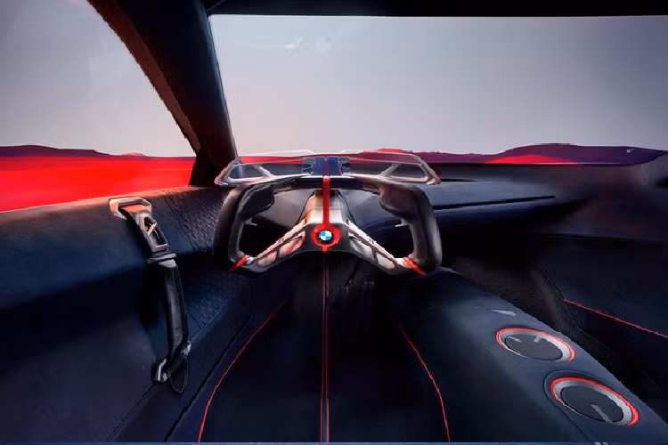 Khối pin sẽ mạnh hơn và có phạm vi hoạt động vào khoảng 96 km. Tương phản với điều này, hệ thống trên i8 chỉ cho phép nó hoạt động ở phạm vi tối đa 24 km.