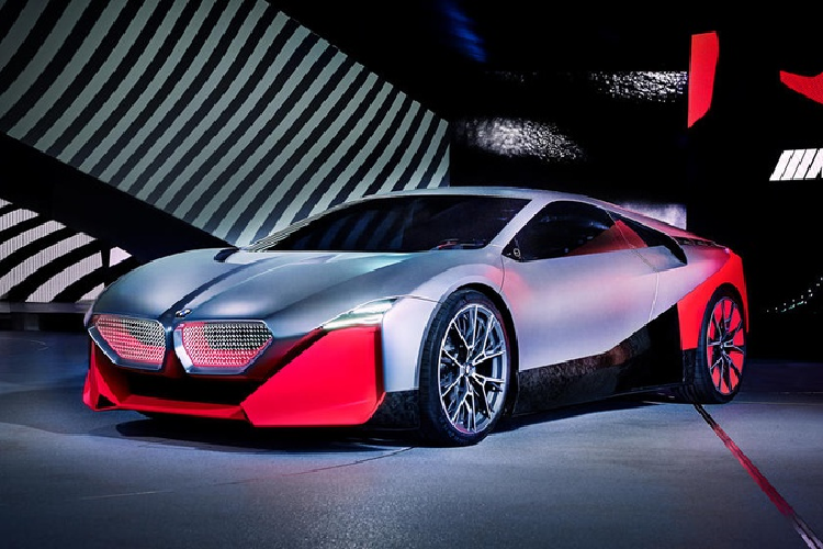 Mẫu xe thể thao plug-in hybrid có thể đã chính thức bị ngừng sản xuất, thay vào đó là một mẫu xe kế nhiệm trong tương lai gần. Có một điều gần như chắc chắn rằng đây sẽ là một mẫu xe mang tính khí động học hơn. Tên gọi chính thức của mẫu siêu xe BMW mới kế nhiệm vẫn chưa được quyết định.