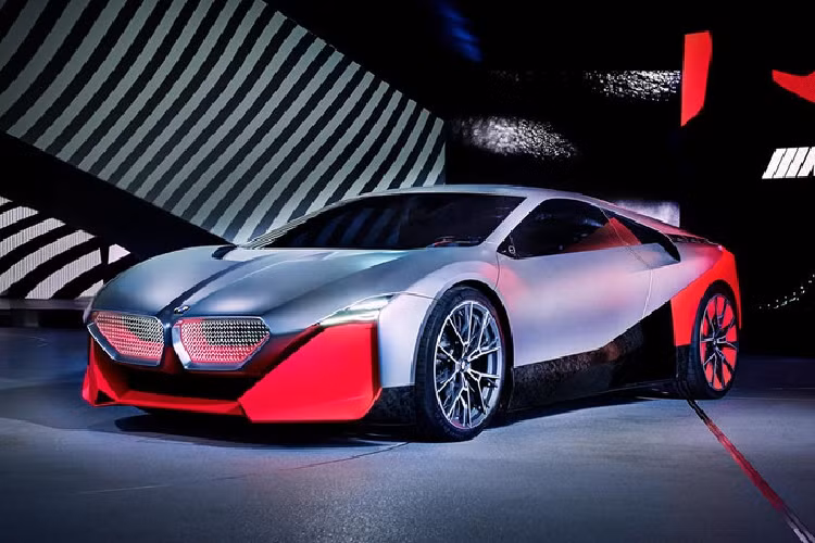 Mẫu xe thể thao plug-in hybrid có thể đã chính thức bị ngừng sản xuất, thay vào đó là một mẫu xe kế nhiệm trong tương lai gần. Có một điều gần như chắc chắn rằng đây sẽ là một mẫu xe mang tính khí động học hơn. Tên gọi chính thức của mẫu siêu xe BMW mới kế nhiệm vẫn chưa được quyết định.