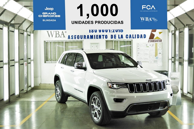 Jeep Grand Cherokee Armored 2020 trên thực tế là xe do chính chi nhánh Mexico của tập đoàn Fiat-Chrysler (FCA) sản xuất. Mới đây, nhà máy của FCA Mexico đã chính thức xuất xưởng chiếc Jeep Grand Cherokee 2020 bọc thép chống đạn thứ 1.000.