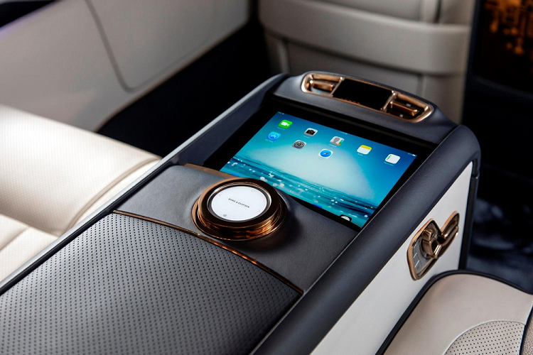 "Artisan Edition là phiên bản đặc biệt chỉ có một lần của quá trình chuyển đổi xe sang Okcu Mercedes V-Class nổi tiếng thế giới và thực sự là đỉnh cao của tính sang trọng đặt riêng. Sẽ chỉ có một chiếc duy nhất như thế này được chế tạo. Nó đúng thật là một báu vật trong thế giới ôtô", công ty tự hào nói.