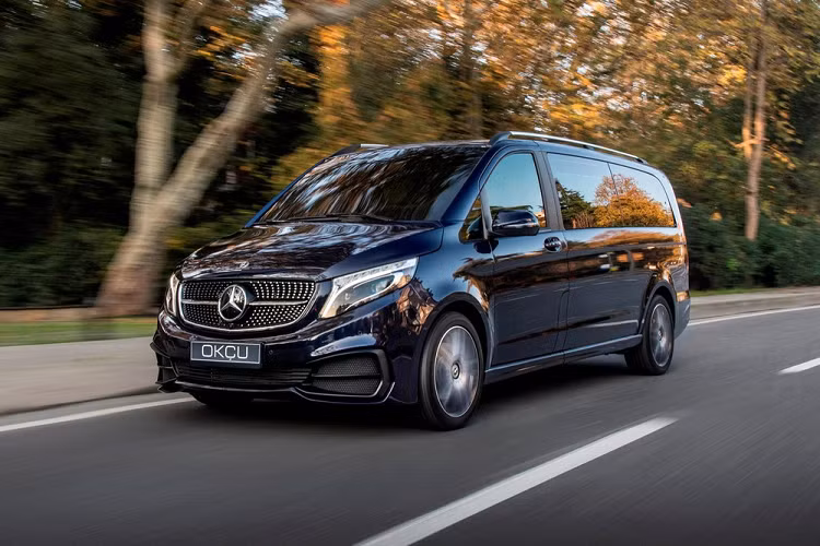 Những chiếc xe van du lịch hiện đại có mang chất lượng vượt xa so với những mẫu xe cổ thời kỳ 1960 và 1970. Ngày nay, các phương tiện như chiếc xe Van Mercedes-Benz Metris Passenger mới này cũng có thể cung cấp trải nghiệm ngồi sang trọng thật sự, đến mức nhiều người đang từ bỏ limousine truyền thống, và lựa chọn những chiếc xe “chở người” cực sang trọng này.