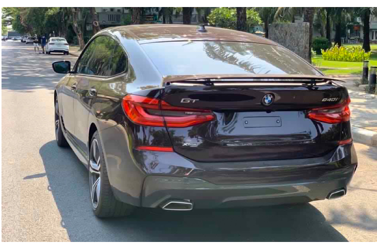 So với BMW 5-Series GT, 6-Series GT mới mang lại hình dáng nhẹ nhàng và ưa nhìn hơn do lối thiết kế có nhiều tỷ lệ tự nhiên hơn, chiều dài tăng lên, kiểu dáng nhỏ gọn và đuôi xe được ''vuốt'' mềm mại, tổng thể xe mang phong cách của một chiếc coupe 4 cửa.