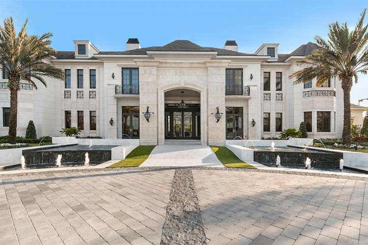 Trên thị trường bất động sản xa xỉ, có lẽ ít tên tuổi có thể vươn tới tầm của Opus. Được thiết kế bởi kiến trúc sư Paul McClean và cung cấp bởi nhà phát triển Nile Niami, căn nhà tại 1175 N Hillcrest Rd, biệt phủ triệu đô Beverly Hills, Mỹ này đã từng là nơi đắt đỏ nhất tại khu đồi này.