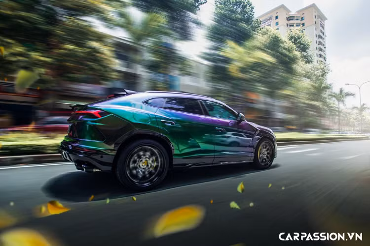 Bên cạnh đó, Lamborghini còn cung cấp chế độ lái Ego cho phép người lái điều chỉnh các thông số từ vô-lăng, hệ thống treo, ma sát của xe phù hợp với phong cách lái và sở thích cá nhân.