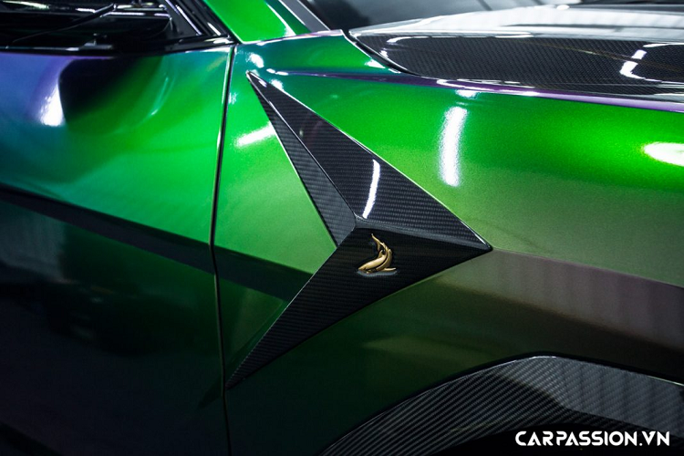 Urus sử dụng khối động cơ V8 tăng áp kép, dung tích 4.0 lít đặt ở phía trước, có khả năng sản sinh công suất tối đa 650 mã lực và mô men xoắn cực đại đạt mức 850 Nm. Toàn bộ sức mạnh được truyền đến các bánh xe thông qua hộp số 8 cấp, giúp xe tăng tốc từ 0-100 km/h chỉ trong 3,6 giây và có tốc độ tối đa 305 km/h. Với những sự nâng cấp đến từ gói độ TopCar và hệ thống ống xả F.i, chắc chắn hiệu năng vận hành của xe sẽ được cải thiện đáng kể, đem đến những trải nghiệm đầy thú vị cho chủ nhân.