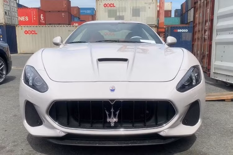 Sự có mặt của cặp đôi siêu xe Maserati GranTurismo MC này sẽ làm phong phú hơn bộ sưu tập xe thể thao Maserati GranTurismo của các doanh nhân Việt khi trước đó đã có bản tiêu chuẩn, Maserati GranTurismo Sport hay Maserati GranTurismo MC Stradale.