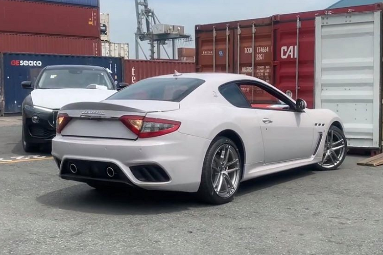 Động cơ trên Maserati GranTurismo MC tạo công suất tối đa 460 mã lực tại vòng tua máy 7.000 vòng/phút và mô-men xoắn cực đại 520 Nm tại vòng tua máy 4.750 vòng/phút. Xe đi kèm hộp số tự động 6 cấp của ZF và hệ dẫn động cầu sau, nhờ đó, chiếc xe thể thao hạng sang hiệu suất cao Maserati GranTurismo MC chỉ mất thời gian 4,7 giây để tăng tốc từ vị trí xuất phát lên 100 km/h trước khi đạt tốc độ tối đa 301km/h.