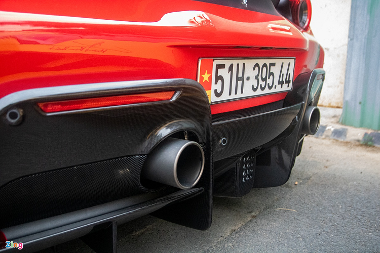 Ferrari 488 Pista Spider sử dụng động cơ twin-turbo V8 3.9L tương tự phiên bản coupe sản sinh công suất 720 mã lực tại 8.000 vòng/phút và mô-men xoắn 770 Nm tại 3.000 vòng/phút. Đây là khối động cơ V8 mạnh mẽ nhất của Ferrari. 