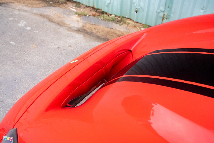 Với cảm hứng từ chiếc 488 GTE, kiểu dáng của 488 Pista Spider mang đậm tính khí động học. Ở phía trước, 488 Pista Spider có thiết kế kiểu "S-Duct", làm tăng lực ép lên thân xe khi chạy tốc độ cao. 