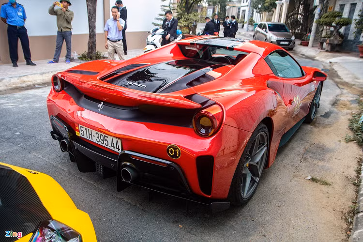 Ở thời điểm ra mắt, Ferrari không công bố giá bán của 488 Pista Spider. Hiện nay, một chiếc 488 Pista Spider đã qua sử dụng được bán với giá trung bình khoảng 600.000 USD. Siêu xe này có giá không dưới 1 triệu USD sau khi ra biển số.