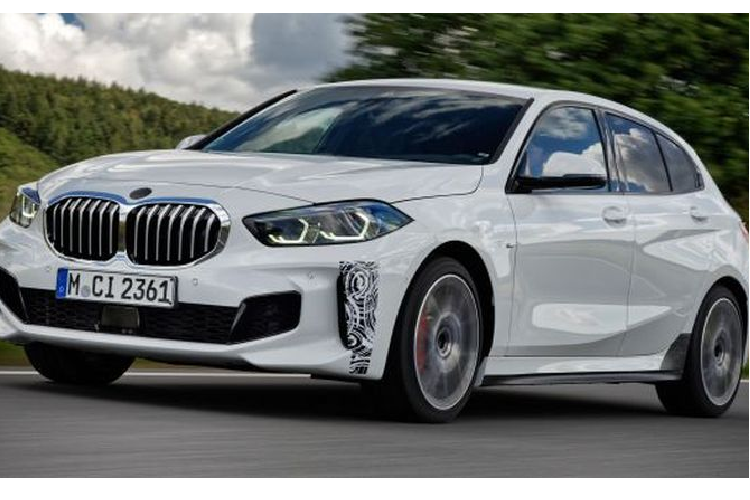 Thay vào đó, BMW 128ti thế hệ mới có bố trí dẫn động cầu trước, điều này kết hợp cùng các tinh chỉnh khác đã giúp 128ti nhẹ hơn khoảng 80kg so với M135i. Chiếc xe mới cũng được cải thiện hệ thống lái và hệ thống treo M Sport.
