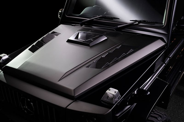 Diện mạo thể thao của chiếc SUV tiếp tục được hoàn thiện với hệ thống ống xả có các ống đặt bên hông, và bộ vành chữ Y kích thước 10,5 x 24 inch mới, các bánh xe này được Wald thiết kế riêng cho xe, chúng được bọc gọn trong các lốp địa hình hiệu Toyo.