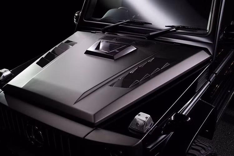 Diện mạo thể thao của chiếc SUV tiếp tục được hoàn thiện với hệ thống ống xả có các ống đặt bên hông, và bộ vành chữ Y kích thước 10,5 x 24 inch mới, các bánh xe này được Wald thiết kế riêng cho xe, chúng được bọc gọn trong các lốp địa hình hiệu Toyo.