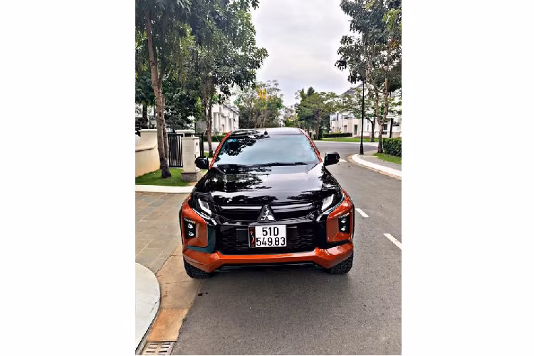 Theo chia sẻ của chủ nhân chiếc Mitsubishi Triton độ độc này, anh tiến hành quá trình độ lại chiếc xe của mình chỉ sau đúng 39 km vận hành kể từ khi mua từ đại lý. Xe được độ tại một xưởng tư nhân ở TP HCM với khoảng thời gian chỉ 1,5 ngày làm việc.