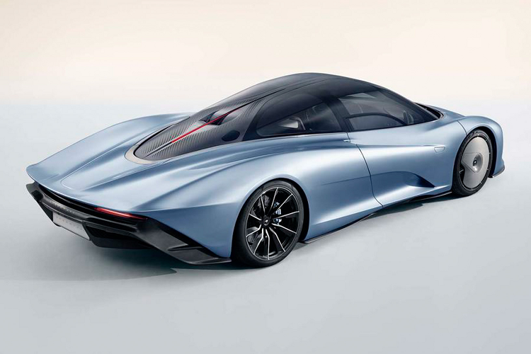 Động cơ xăng trên McLaren Speedtail sẽ tái sử dụng công nghệ lần đầu tiên được áp dụng cho chiếc hypercar hybrid trước đây của McLaren, chiếc P1. Với đường ống nạp trọng lượng nhẹ hơn, hệ thống làm mát xi lanh và piston được tái thiết kế, bản thân động cơ xăng tạo ra 746 mã lực và mô-men xoắn cực đại 800 Nm,