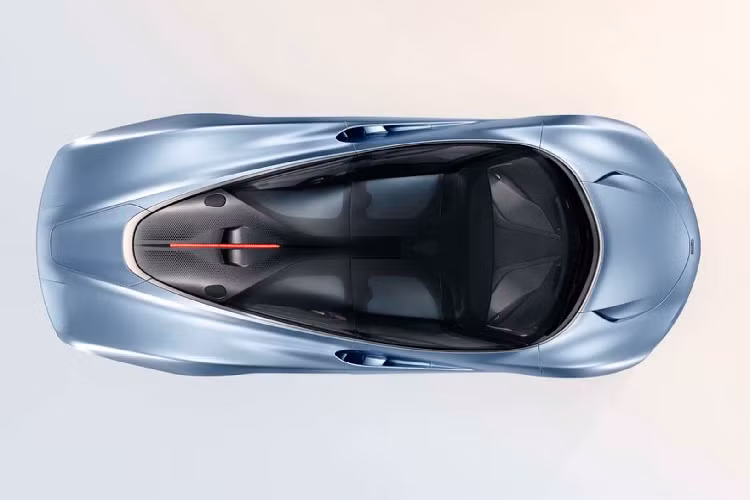 Với sức mạnh này, chiếc Hyper GT này có tốc độ tối đa lên tới 402,3 km/h. Tuy con số này vẫn còn thua xa kỷ lục 447 km/h của Koenigsegg Agera RS nhưng Andy Palmer, giám đốc phân khúc xe Ultimate của McLaren cho biết thiết kế như chiếc hyper GT trên có nghĩa là hãng không quan tâm đến việc theo đuổi kỷ lục trên mẫu xe này.